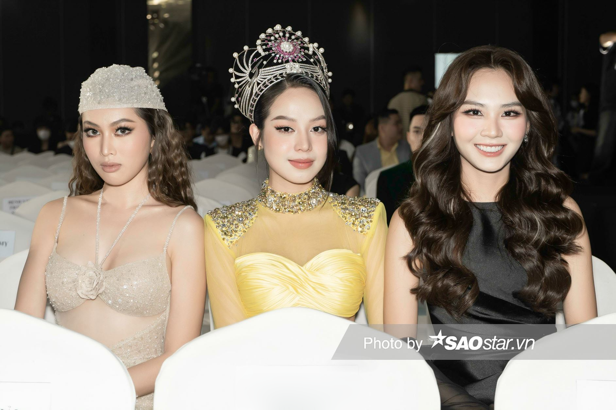 Phương Nhi khoe 'núi đôi' lấp ló, Thuỳ Tiên chặt chém trên thảm đỏ Miss Grand VN Ảnh 14