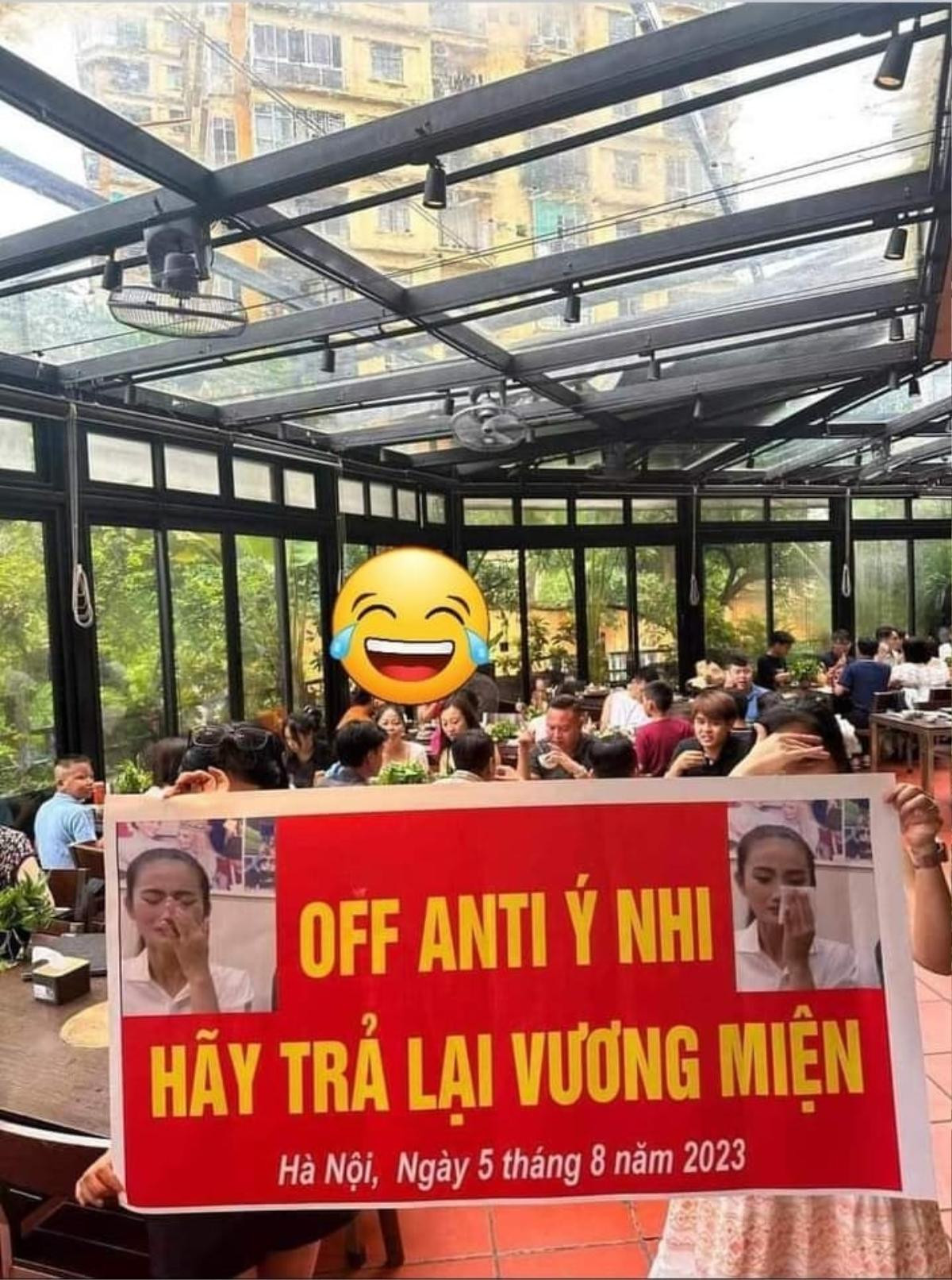 Anti-fan Hoa hậu Ý Nhi bị tố gây rối trật tự, làm phiền nhiều khách tại quán ăn Ảnh 1