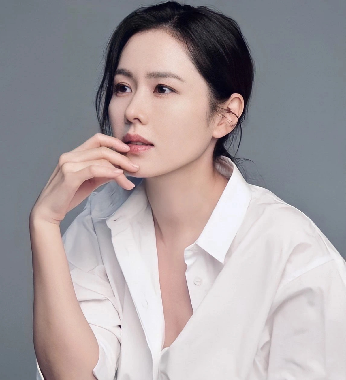 Son Ye Jin tiết lộ nụ hôn đầu trên phim trường, hóa ra không phải Hyun Bin Ảnh 1