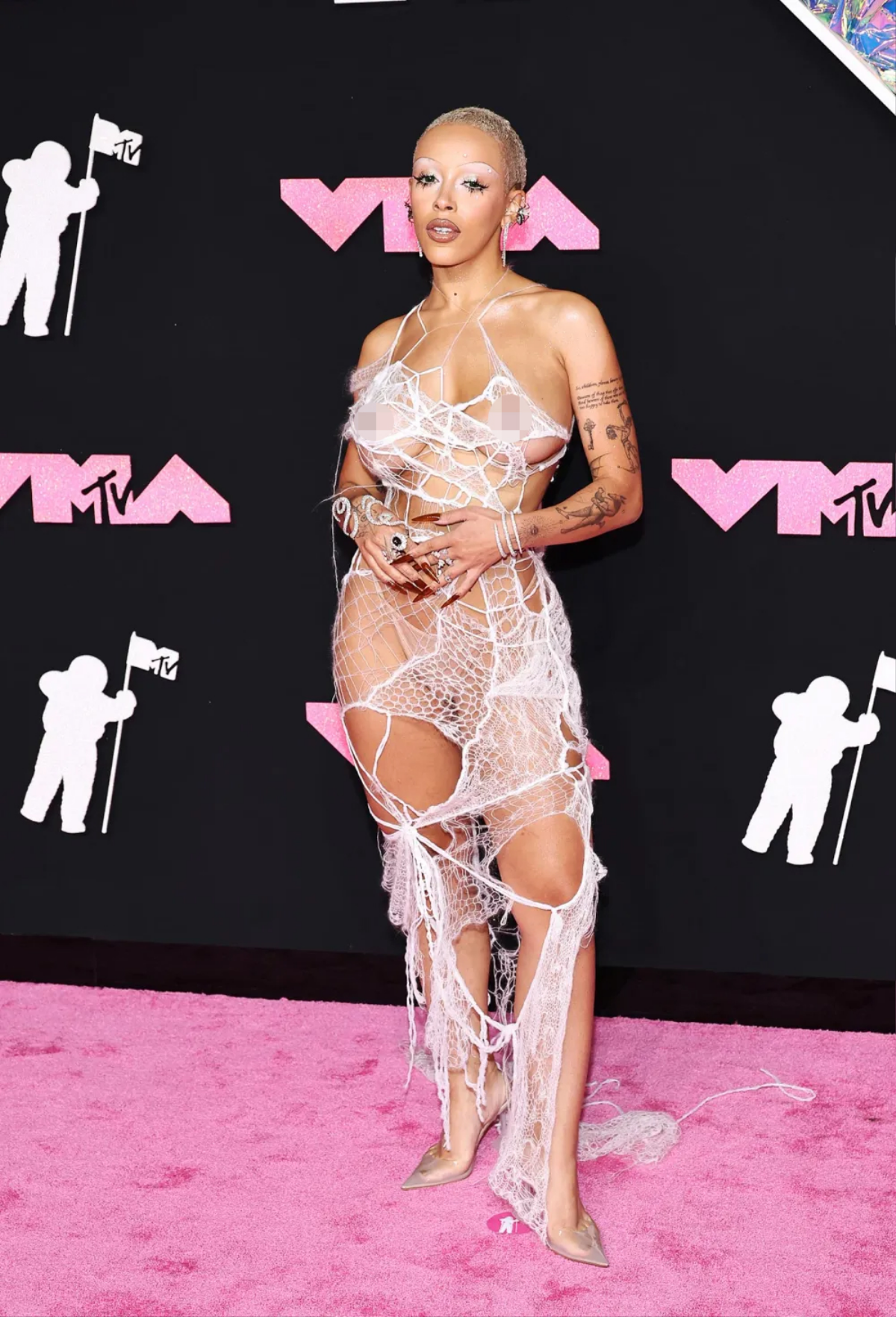 'Nóng mắt' với trang phục hở hang tại thảm đỏ lễ trao giải MTV VMAs 2023 Ảnh 5