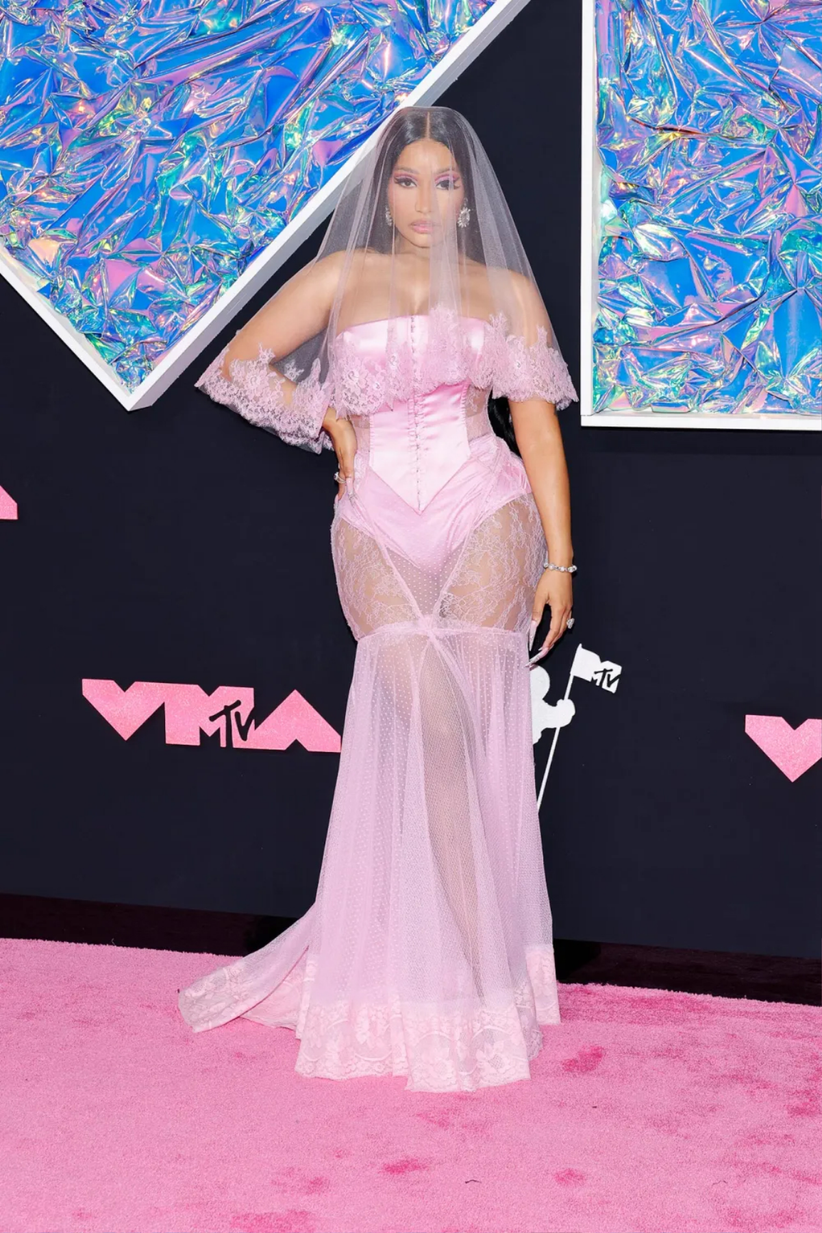 'Nóng mắt' với trang phục hở hang tại thảm đỏ lễ trao giải MTV VMAs 2023 Ảnh 1