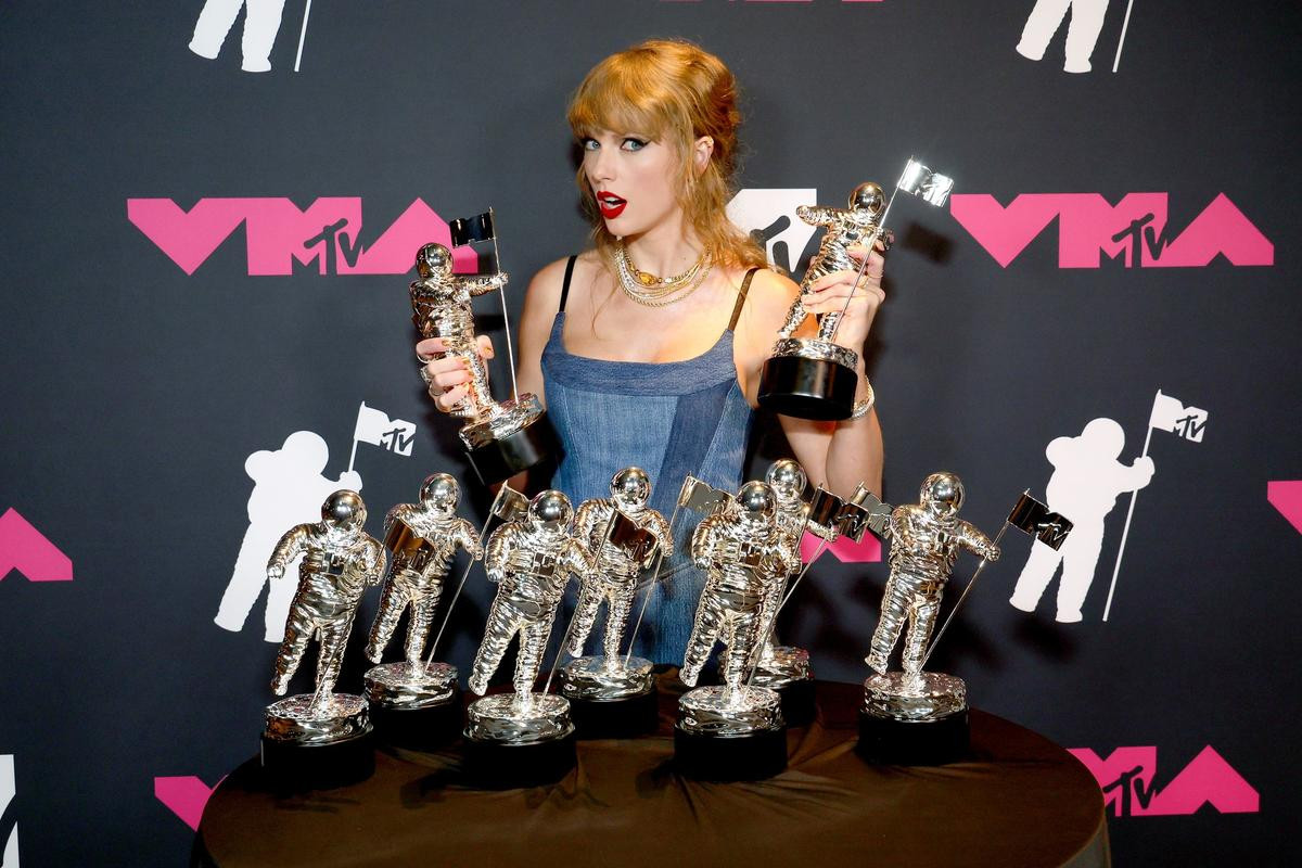 Taylor Swift 'đập tan' tin đồn cạch mặt đàn em tại VMAs 2023 qua một hành động Ảnh 4