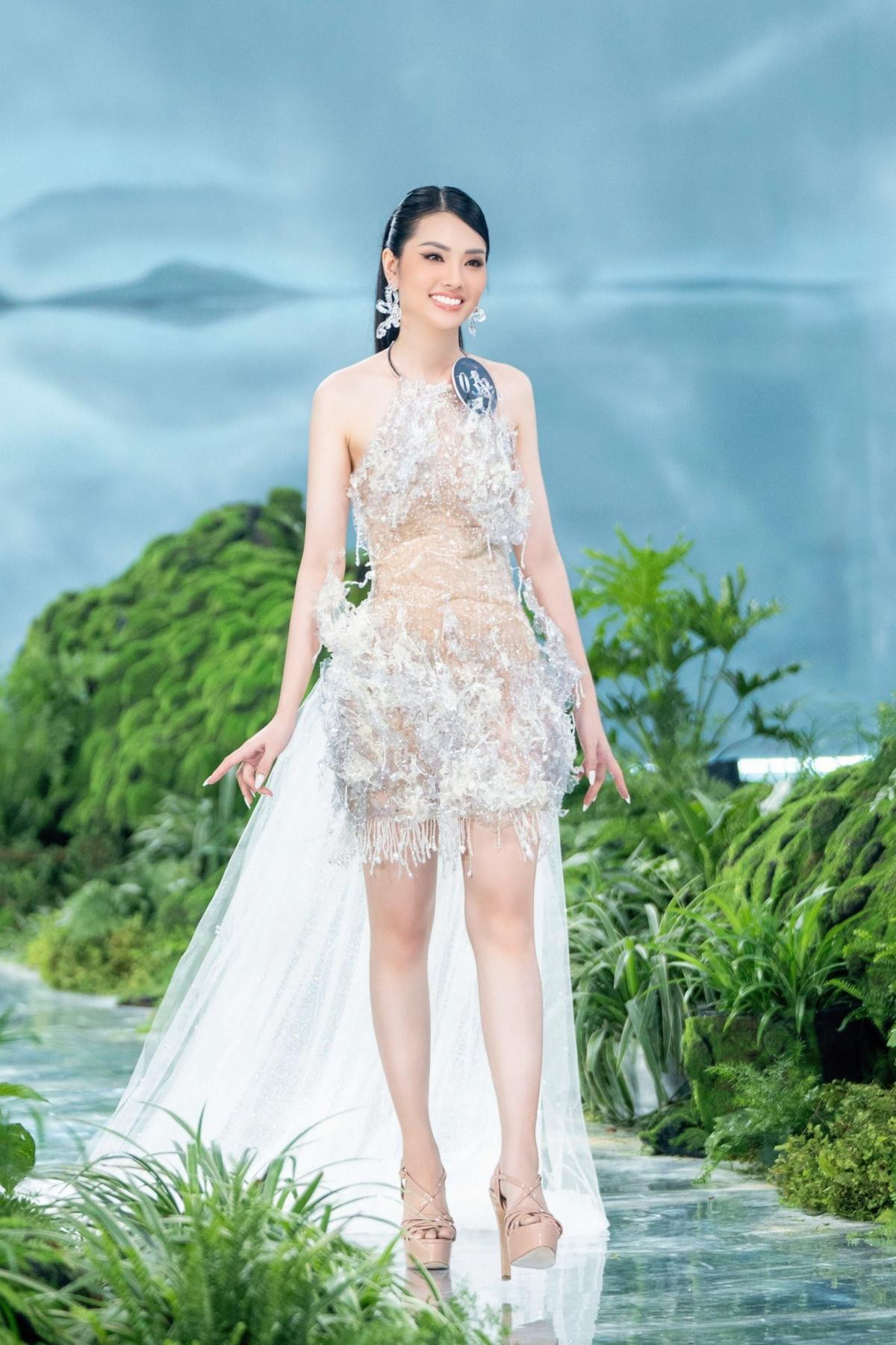 Trang phục tái chế độc đáo với thông điệp bảo vệ môi trường của Miss Earth VN Ảnh 2