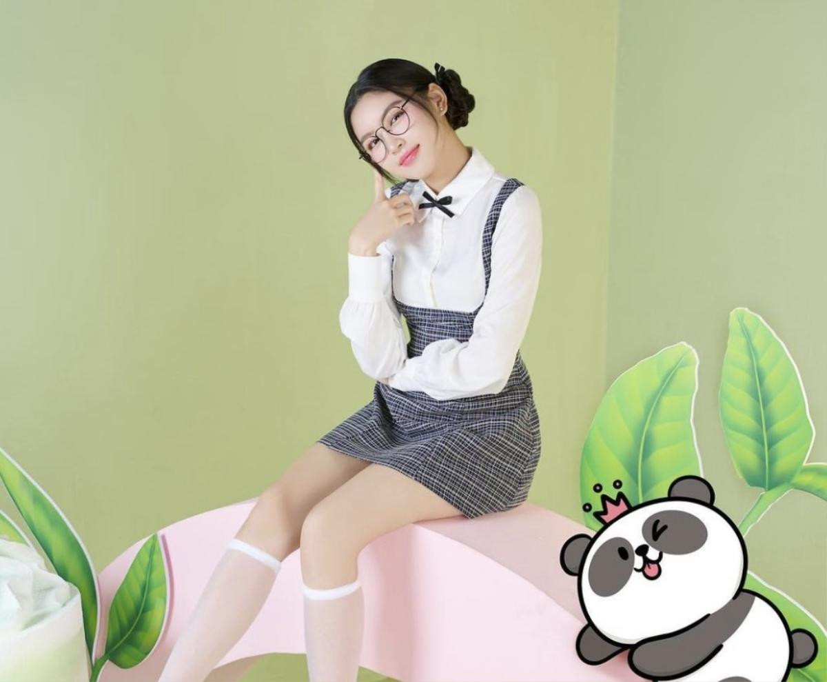 Lọ Lem nhà MC Quyền Linh 'đốn tim' bao người với vẻ đẹp không kém gì Idol xứ Hàn Ảnh 2