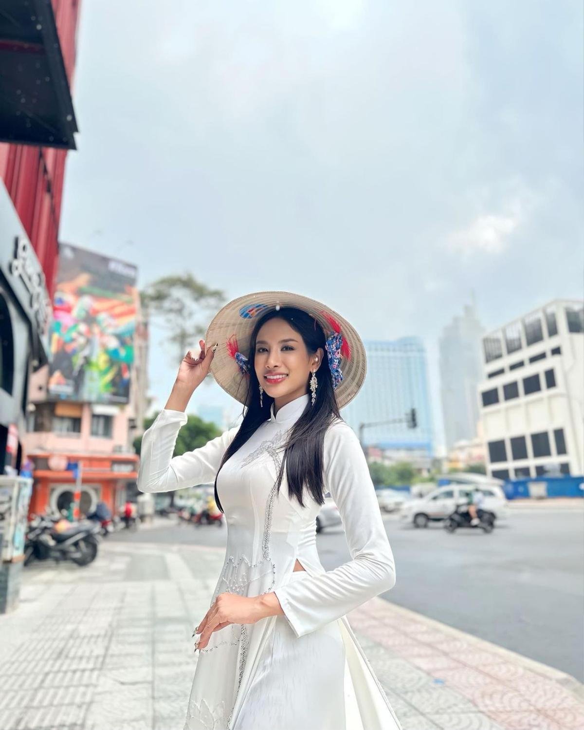 Thí sinh Miss Grand 2023 lên đường đến Việt Nam, đại diện Campuchia gây chú ý Ảnh 1