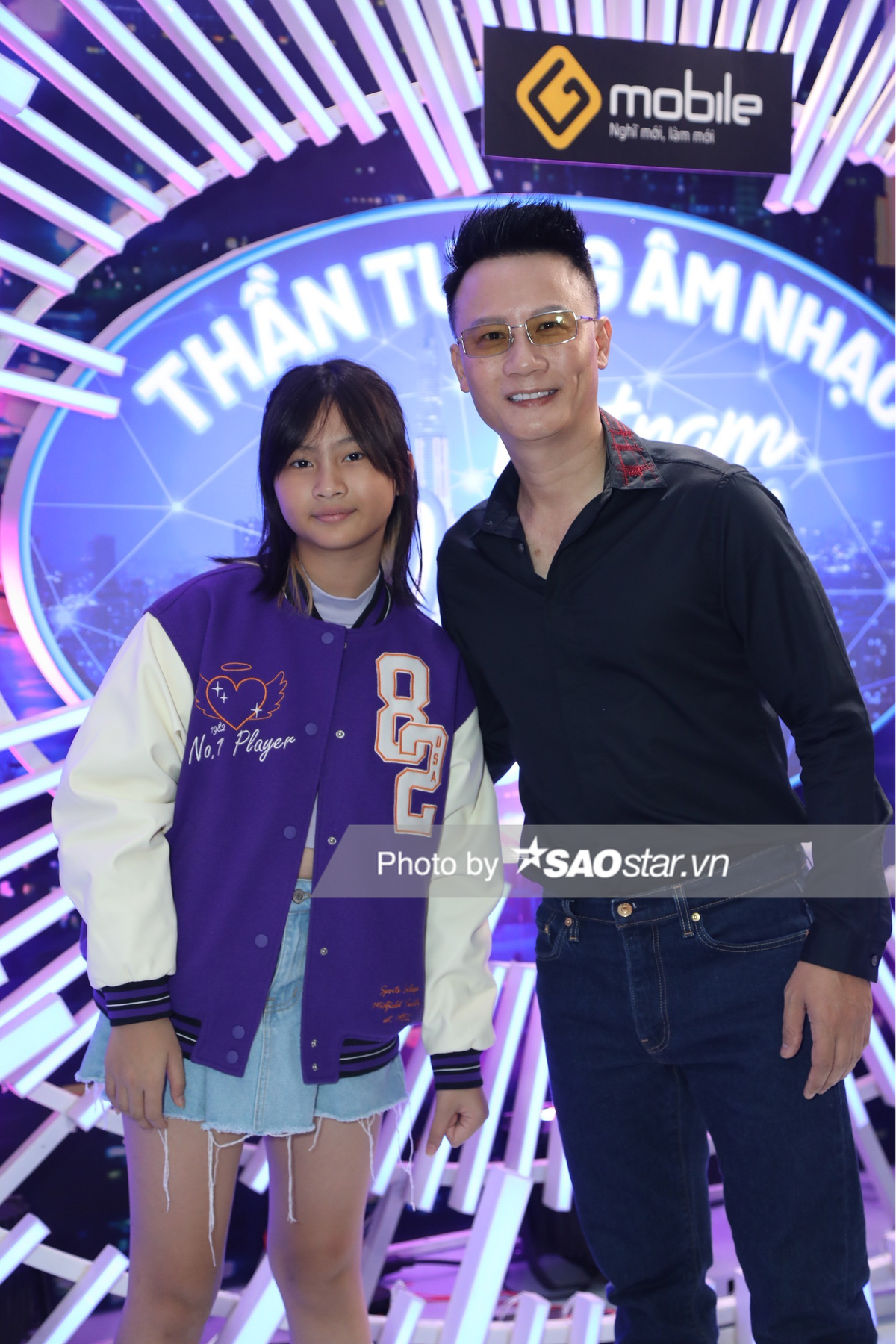 Thảm đỏ liveshow 4 Vietnam Idol: Mỹ Tâm đến từ sớm, Hoàng Bách có mặt cùng ái nữ Ảnh 1