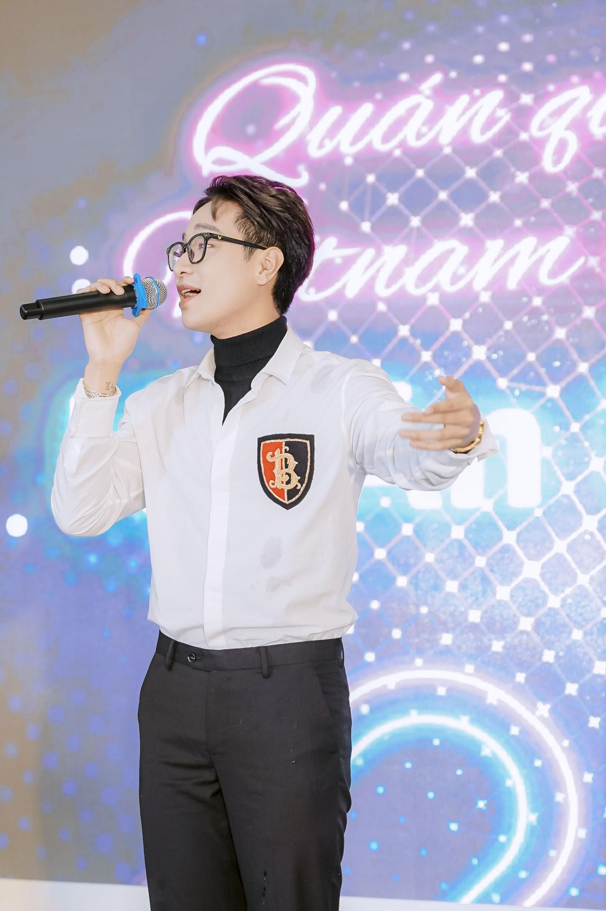 Hà An Huy bị fan bủa vây, khán giả hò hét đến khàn cổ thấy quán quân Vietnam Idol xuất hiện Ảnh 3