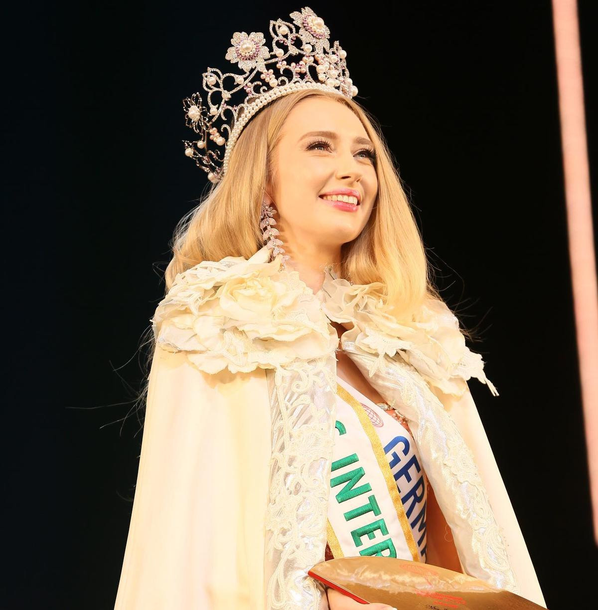 'Búp bê sống' Miss International công bố hình xăm lớn, từng rớt hoa hậu nhiều lần vì thứ này Ảnh 4