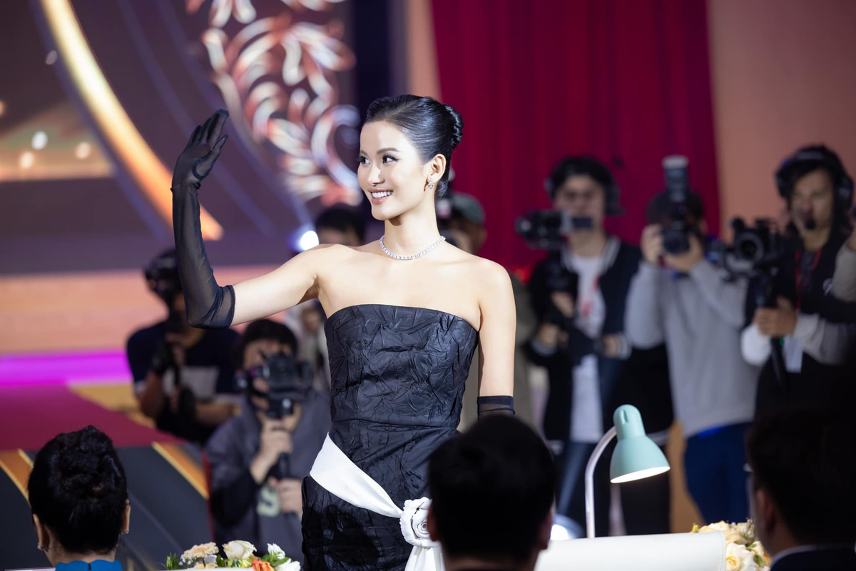 Miss Universe Vietnam 2023 sau 4 tháng đăng quang: Hoa hậu 'đóng bụi', Á hậu liên tục đắt show Ảnh 7