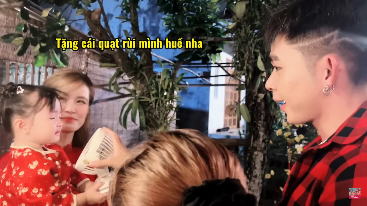 Đi quay MV cùng ba mẹ, con gái Đông Nhi khóc thét khi bị nam ca sĩ hù dọa: Cái kết ra sao? Ảnh 10