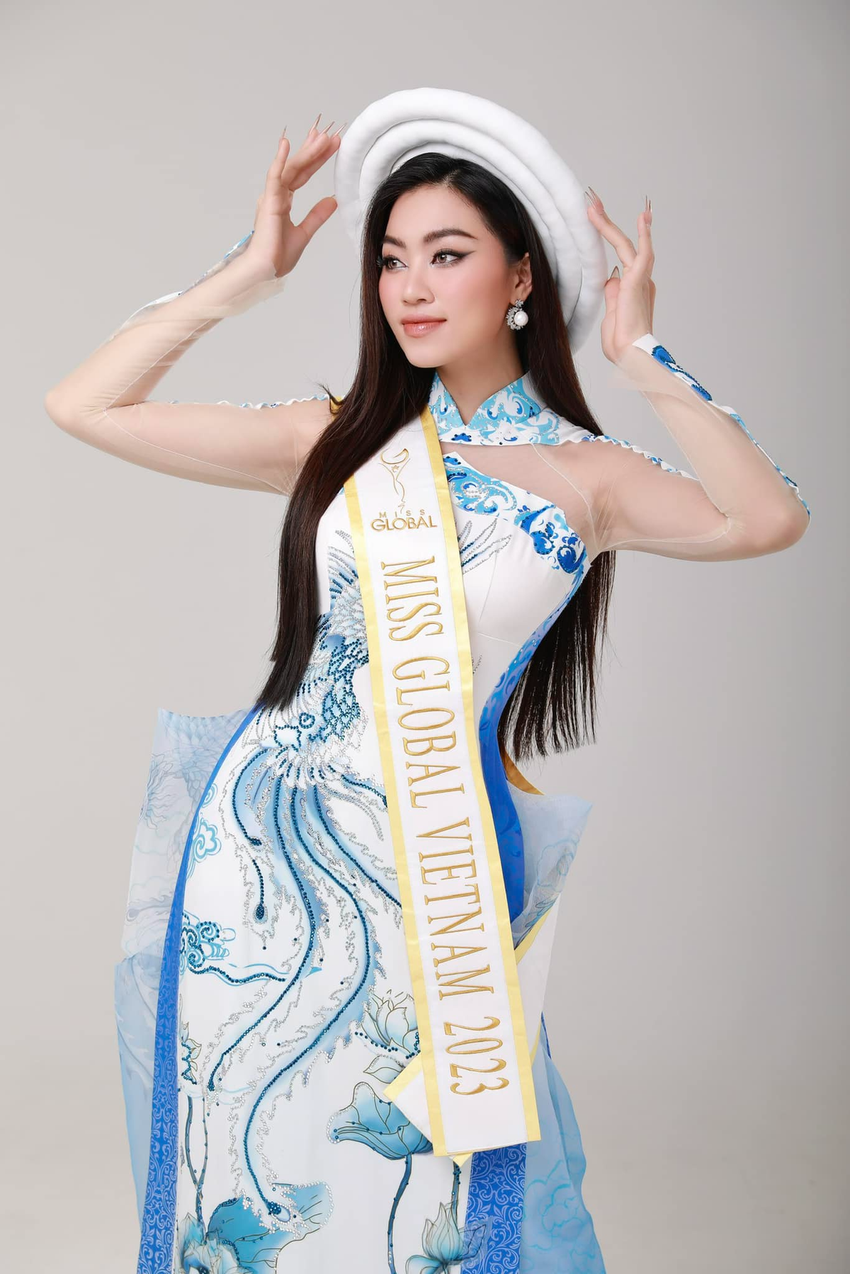 Siêu mẫu Hà Anh nóng bỏng trong ngày đón dàn thí sinh Miss Global 2023 Ảnh 7