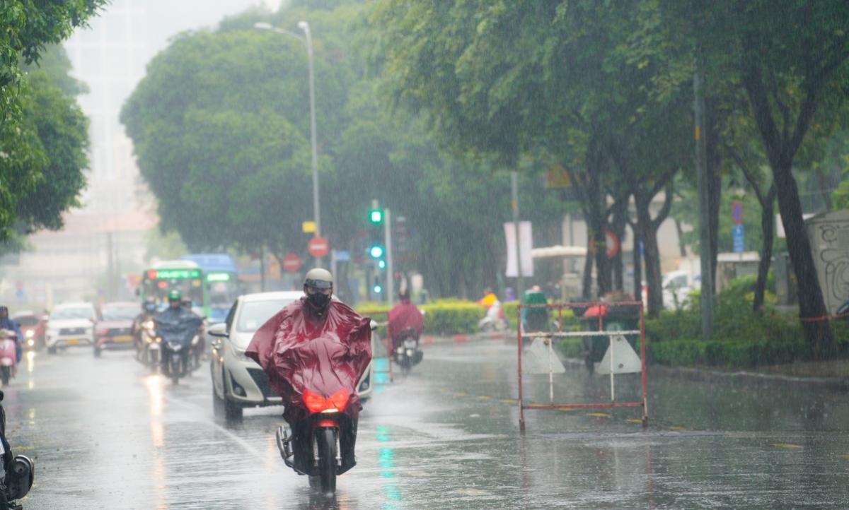 Thời tiết hôm nay (18/10): Bắc bộ sắp đón không khí lạnh, Nam bộ mưa to kèm giông lốc Ảnh 1