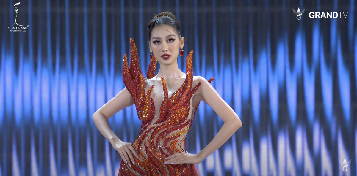 Hoa hậu Quế Anh 'lột đồ' trong phần trình diễn Evening Gown Ảnh 3