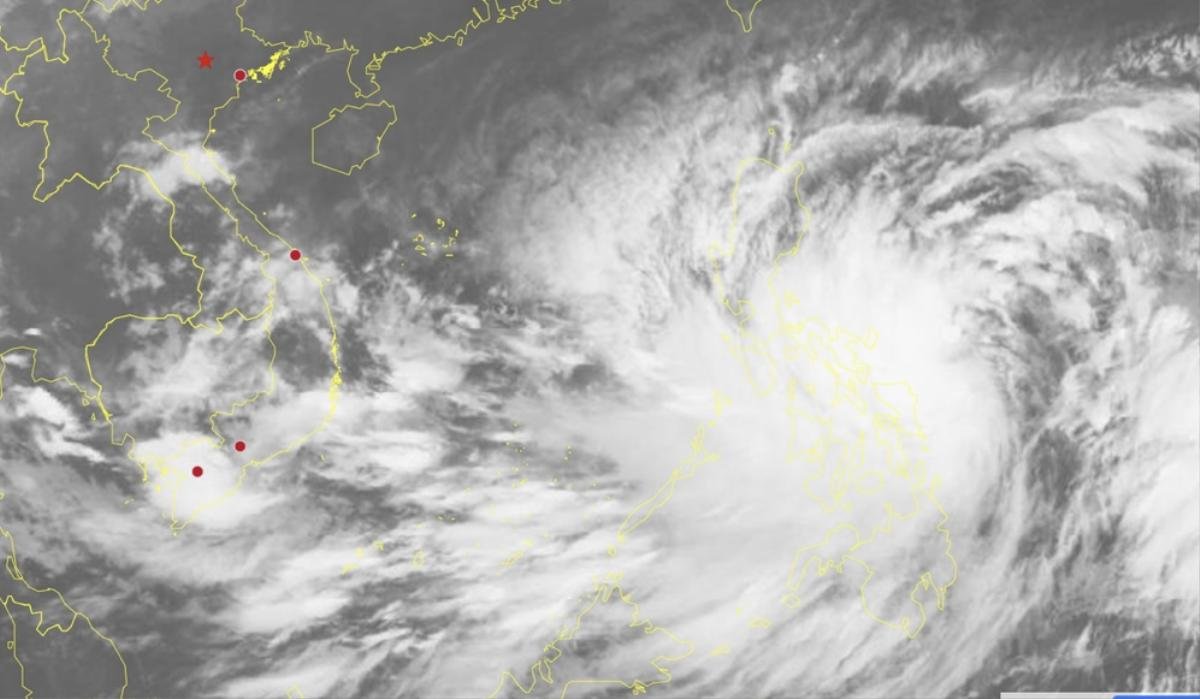 Bão Trà Mi tăng cấp thành bão cuồng phong, đe dọa Biển Đông Ảnh 2