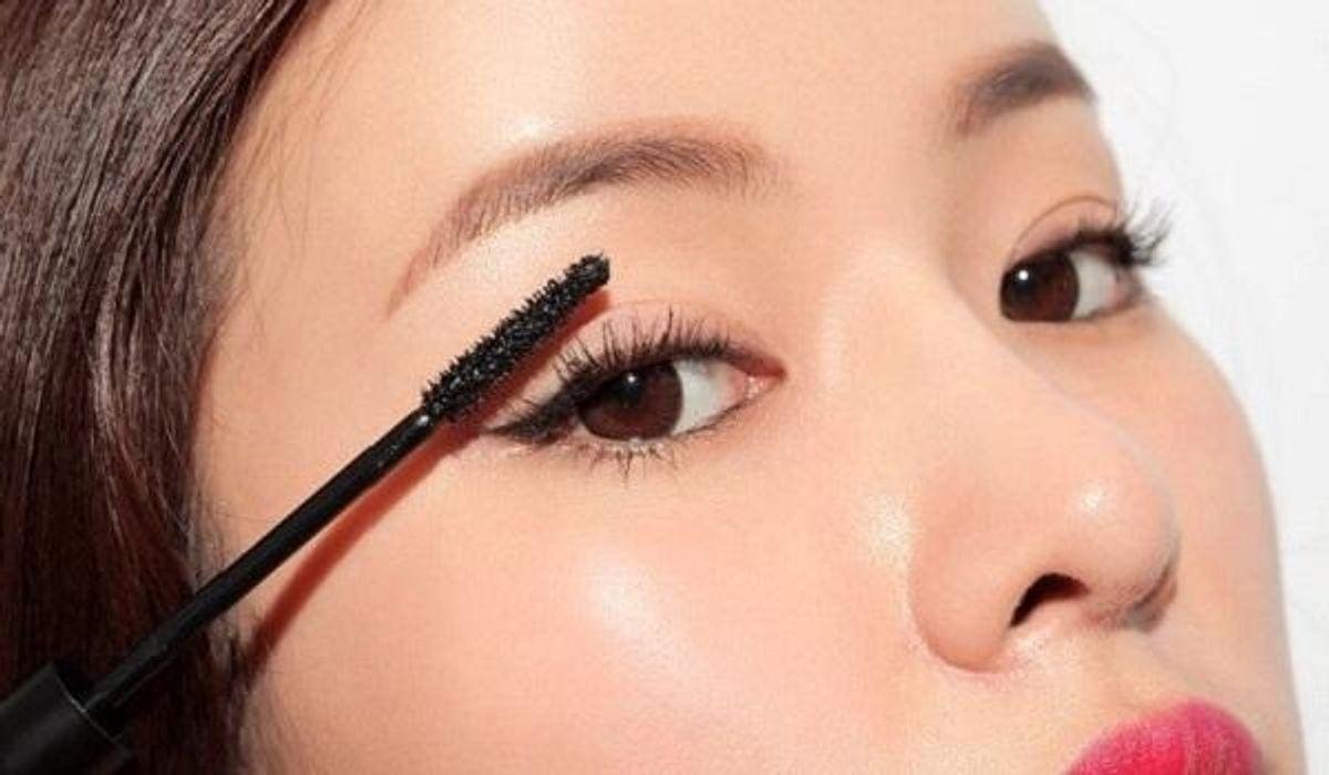 Mascara đen đã lỗi thời? Ảnh 1