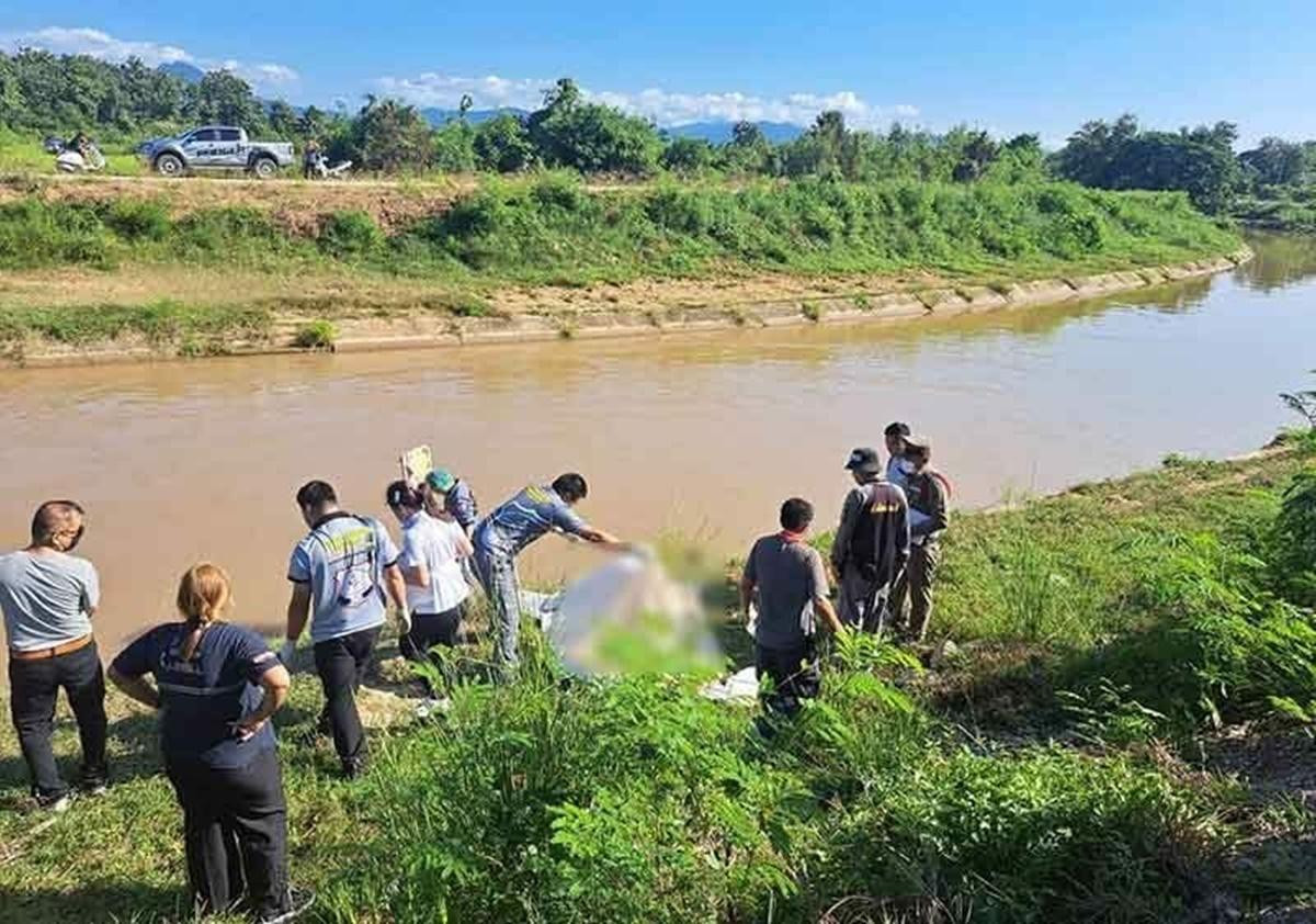 Dừng xe bên đường để nghỉ mệt, người đàn ông tím tái mặt mày khi thấy cảnh tượng dưới sông Ảnh 1