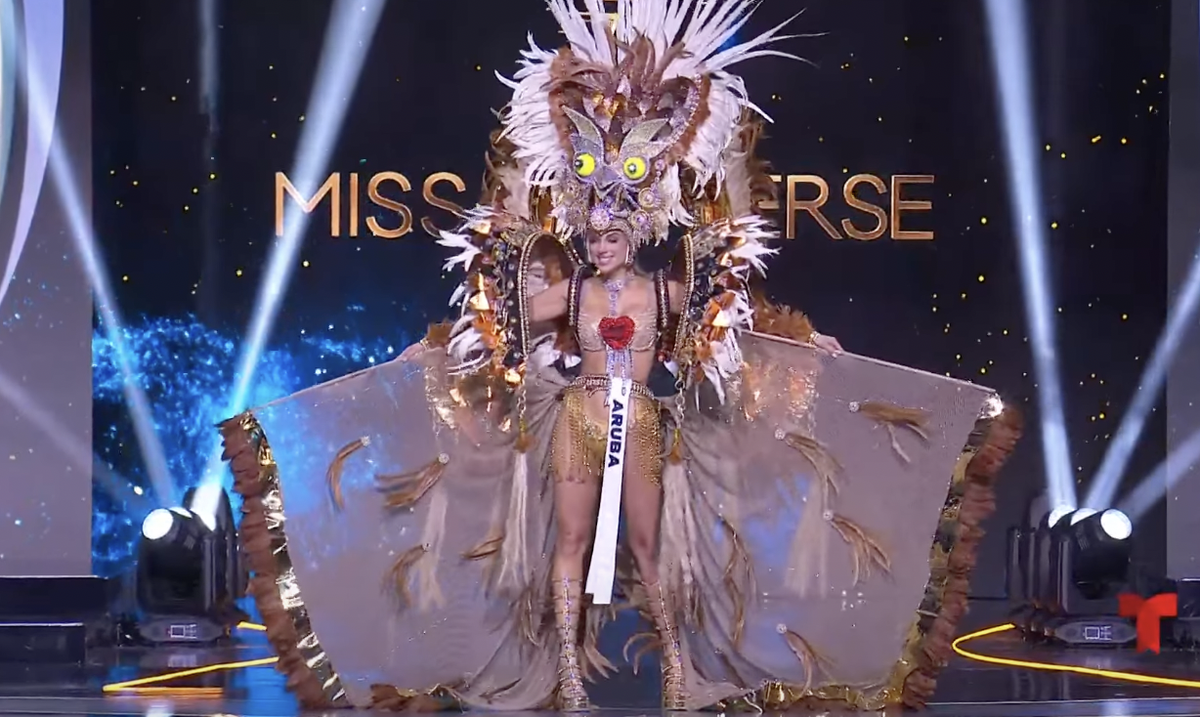 Đối thủ Kỳ Duyên lộ nội y, khoe vòng ba căng đầy ở bán kết Miss Universe Ảnh 1