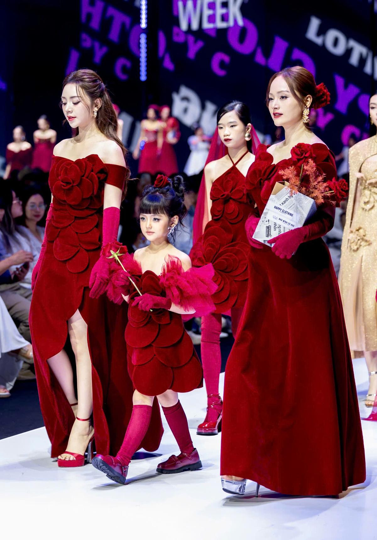 Quỳnh Kool khoe 'con gái' trên sàn catwalk Ảnh 3