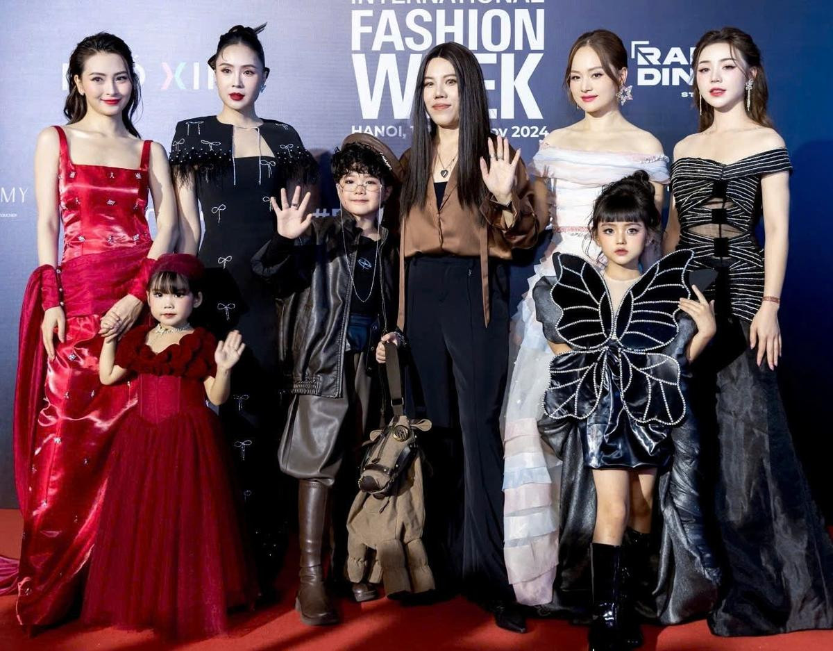 Quỳnh Kool khoe 'con gái' trên sàn catwalk Ảnh 5