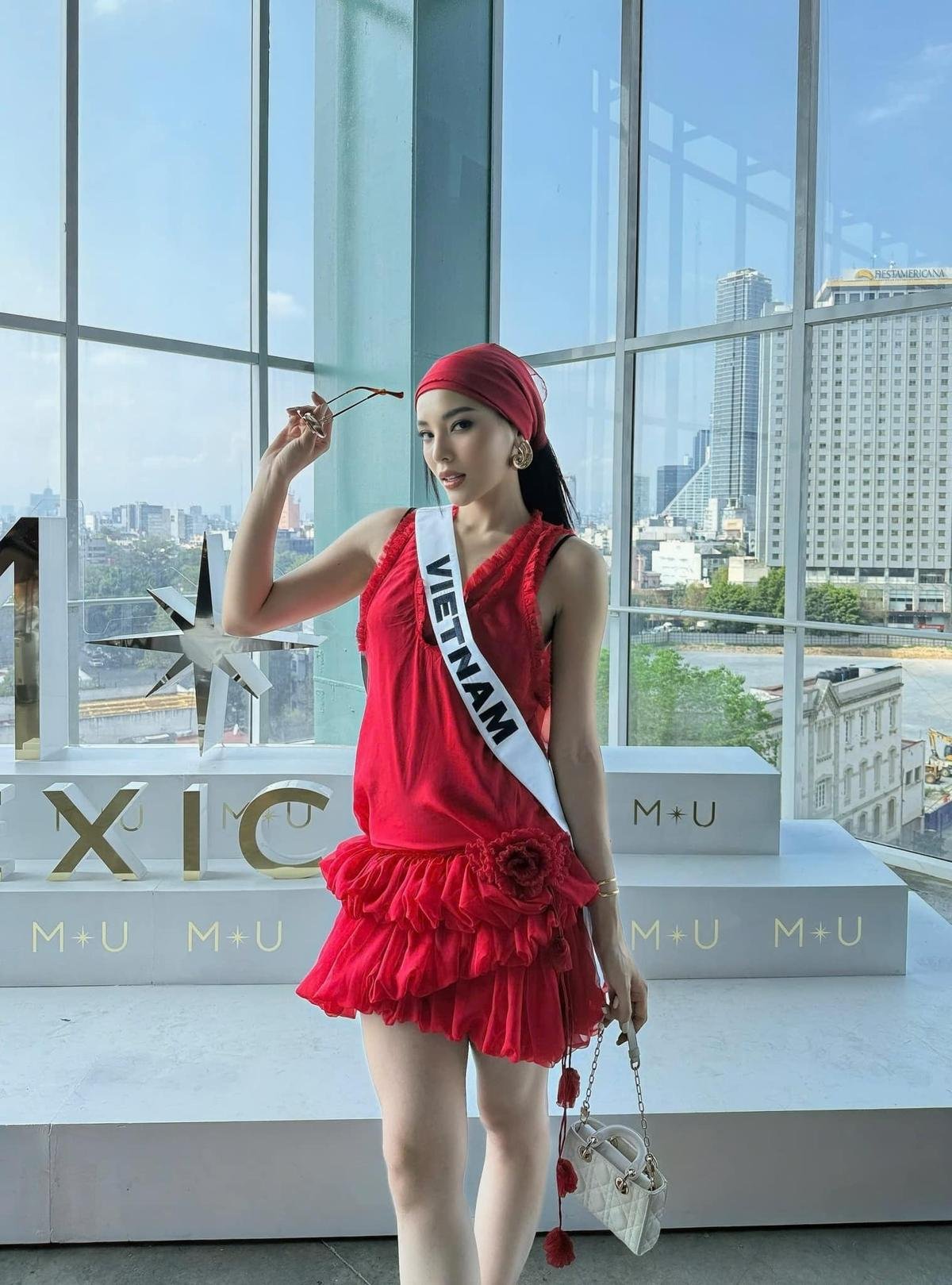 Kỳ Duyên đã chịu 'bung skill', lên đồ hiệu hàng trăm triệu đồng tại Miss Universe Ảnh 2