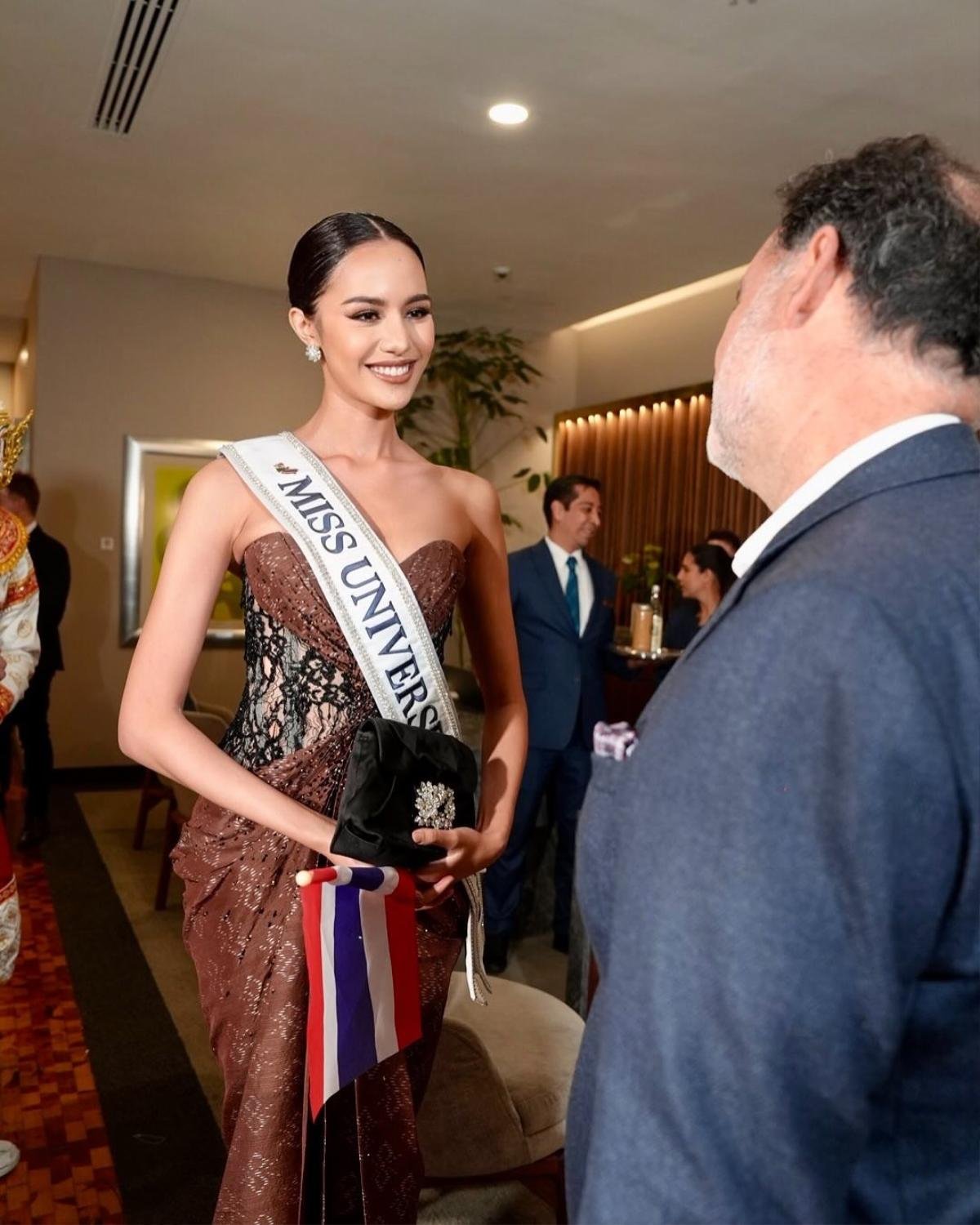 Phong cách của cô gái khiến Kỳ Duyên 'lu mờ' tại Miss Universe 2024 Ảnh 8