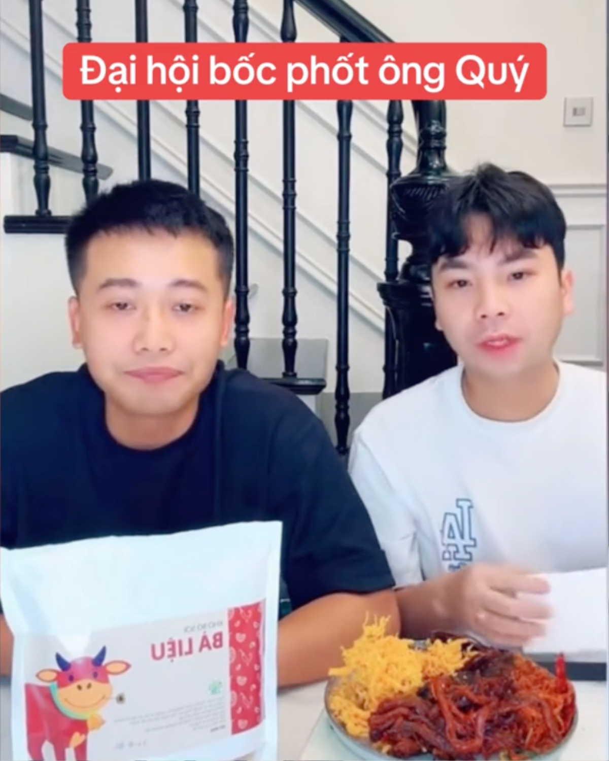 Quang Linh Vlogs 'phốt' bố Quý trên sóng livestream vì mấy em ngan Ảnh 4