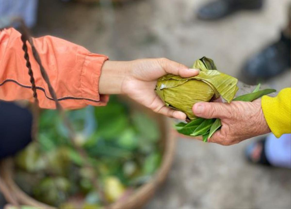 Chợ "độc nhất vô nhị" tại Tây Ninh: Khách không cần tiền, chỉ đưa lá cây là mua được đồ ăn Ảnh 3