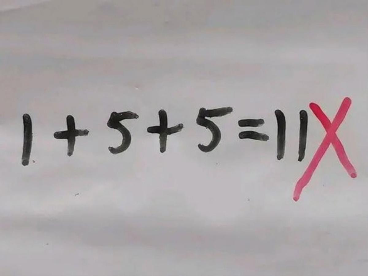 Bài toán '1+5+5=11' bị gạch sai, lời giải thích của thầy khiến nhiều người đồng tình Ảnh 1