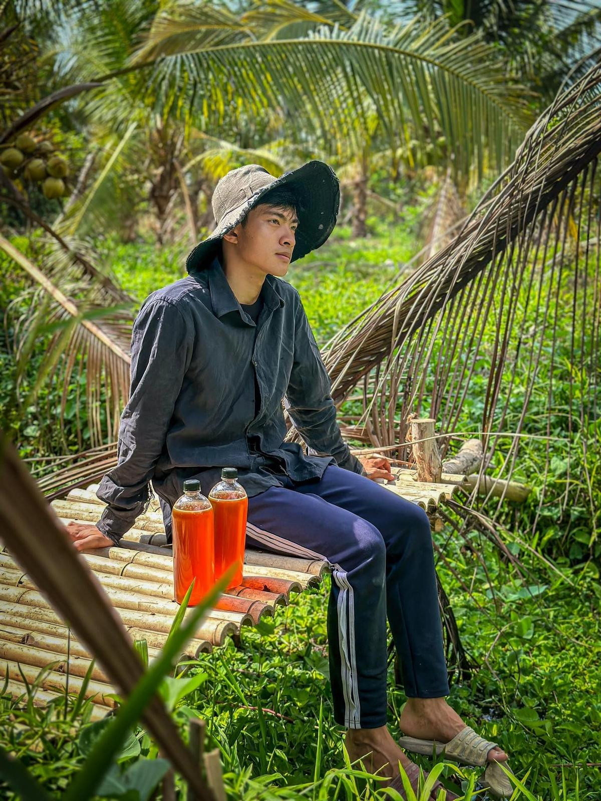 Lê Tuấn Khang: Chàng trai chăn vịt bỏ học vì bố mẹ, đổi đời nhờ quay TikTok 'mua vui' Ảnh 1