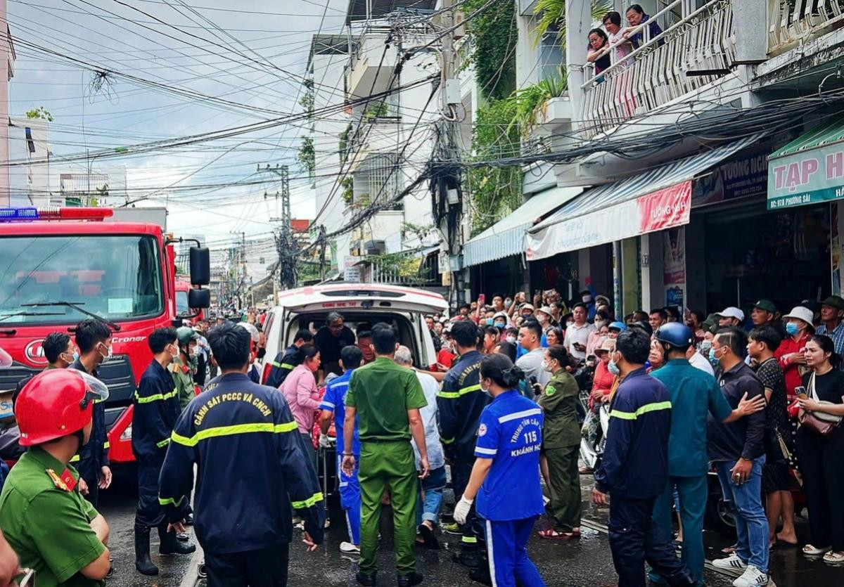 Tang lễ đẫm nước mắt vụ 4 nạn nhân tử vong do cháy nhà ở Nha Trang Ảnh 4