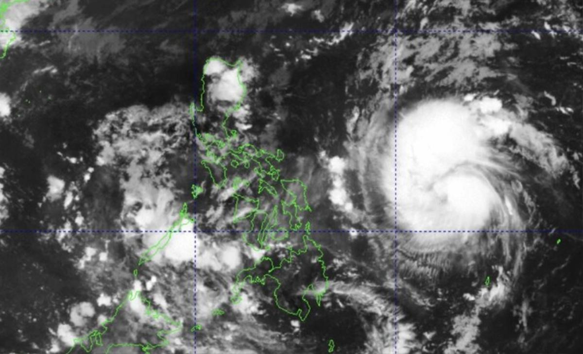 Tin bão mới nhất: Yinxing áp sát Biển Đông, đổ bộ với sức gió cực mạnh Ảnh 2