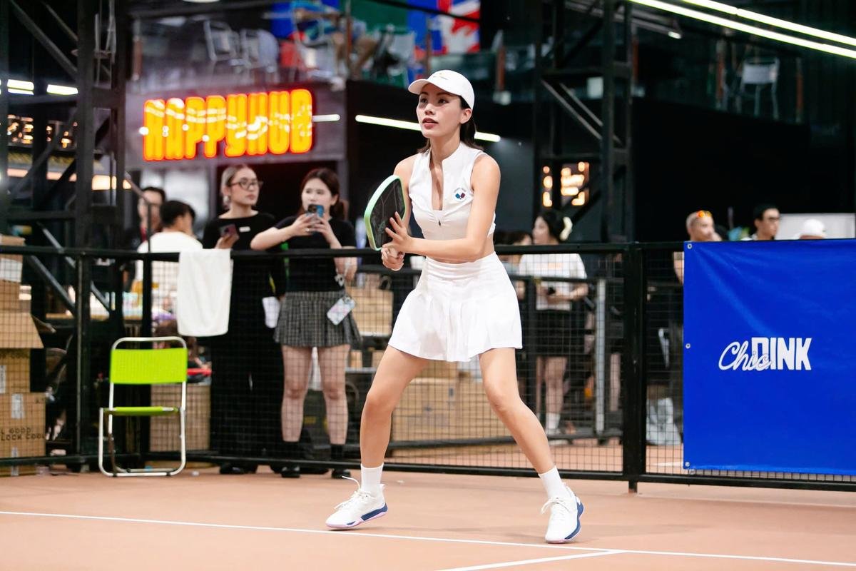 Phương Ly, Emily, Trâm Anh thả dáng cực nuột trên sân pickleball Ảnh 2