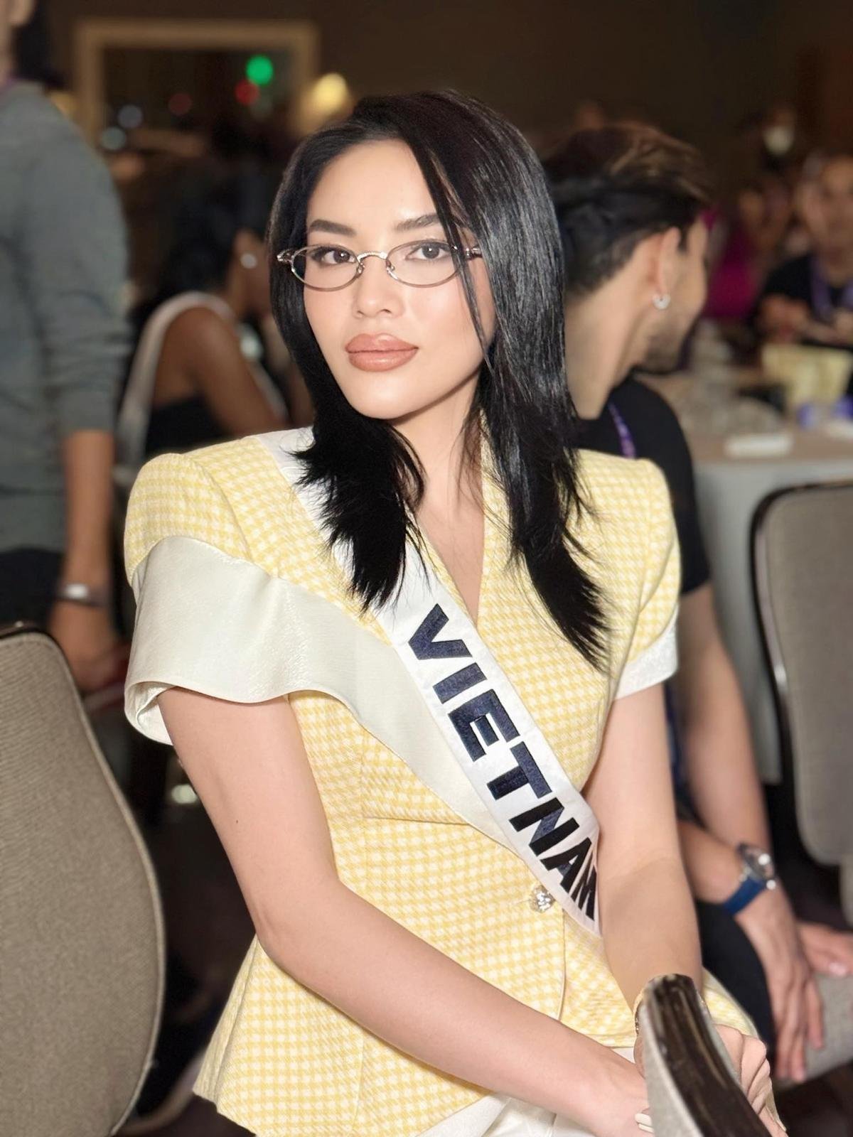 Hoa hậu Kỳ Duyên lần đầu 'bắn' tiếng Anh trôi chảy trước bán kết Miss Universe Ảnh 1