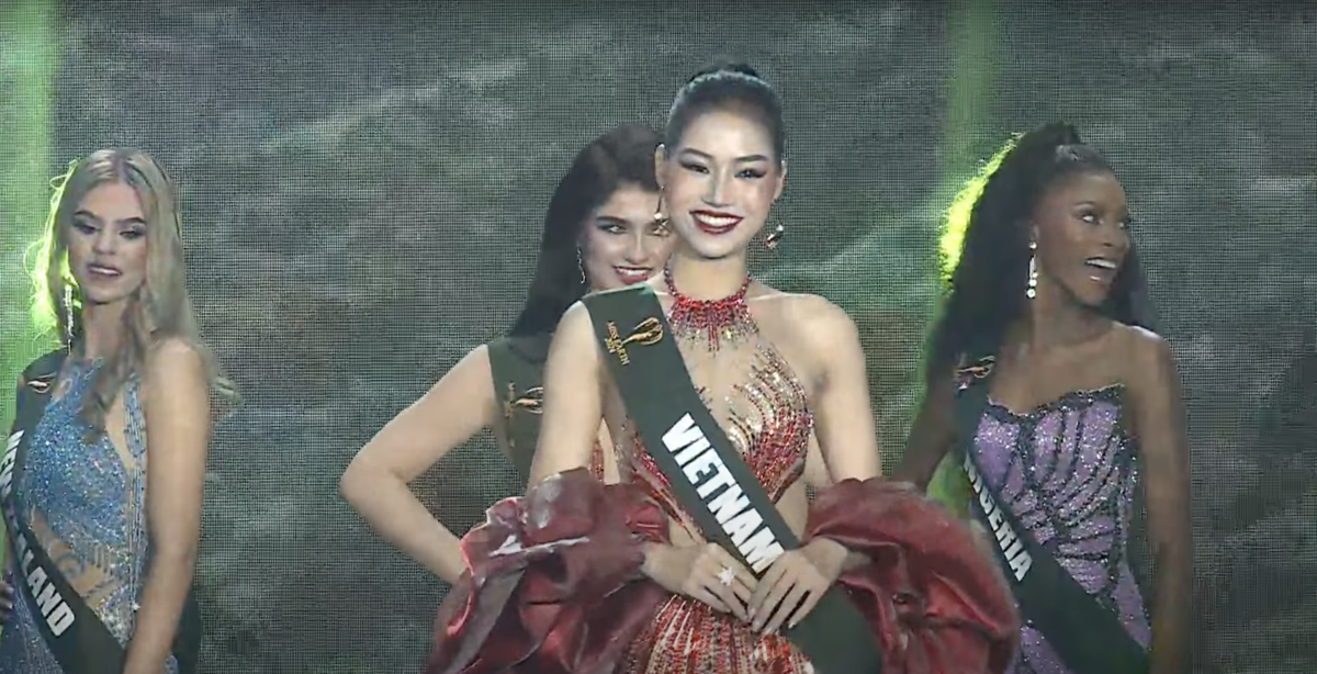 Đại diện Việt Nam trượt top 20 Miss Earth 2024 sau cú vấp váy, suýt té ngã Ảnh 1