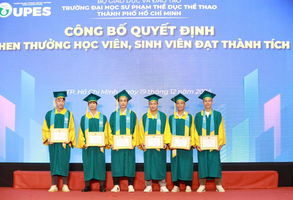 Hình ảnh xúc động trong ngày lứa Công Phượng tốt nghiệp Đại học Ảnh 3