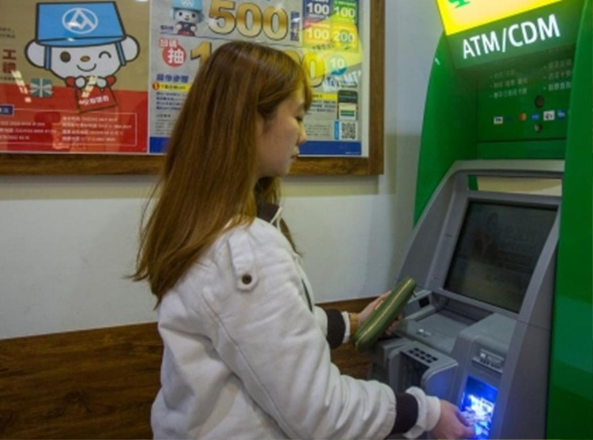 44 triệu 'bốc hơi' tại ATM, hành động của người đàn ông gây tranh cãi Ảnh 1