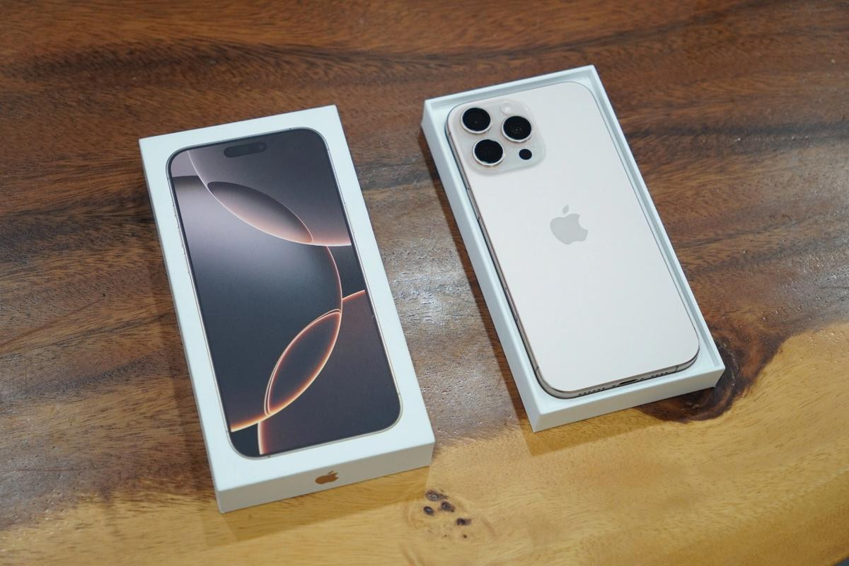 Giá iPhone 16 Pro Max màu titan sa mạc giảm mạnh Ảnh 2