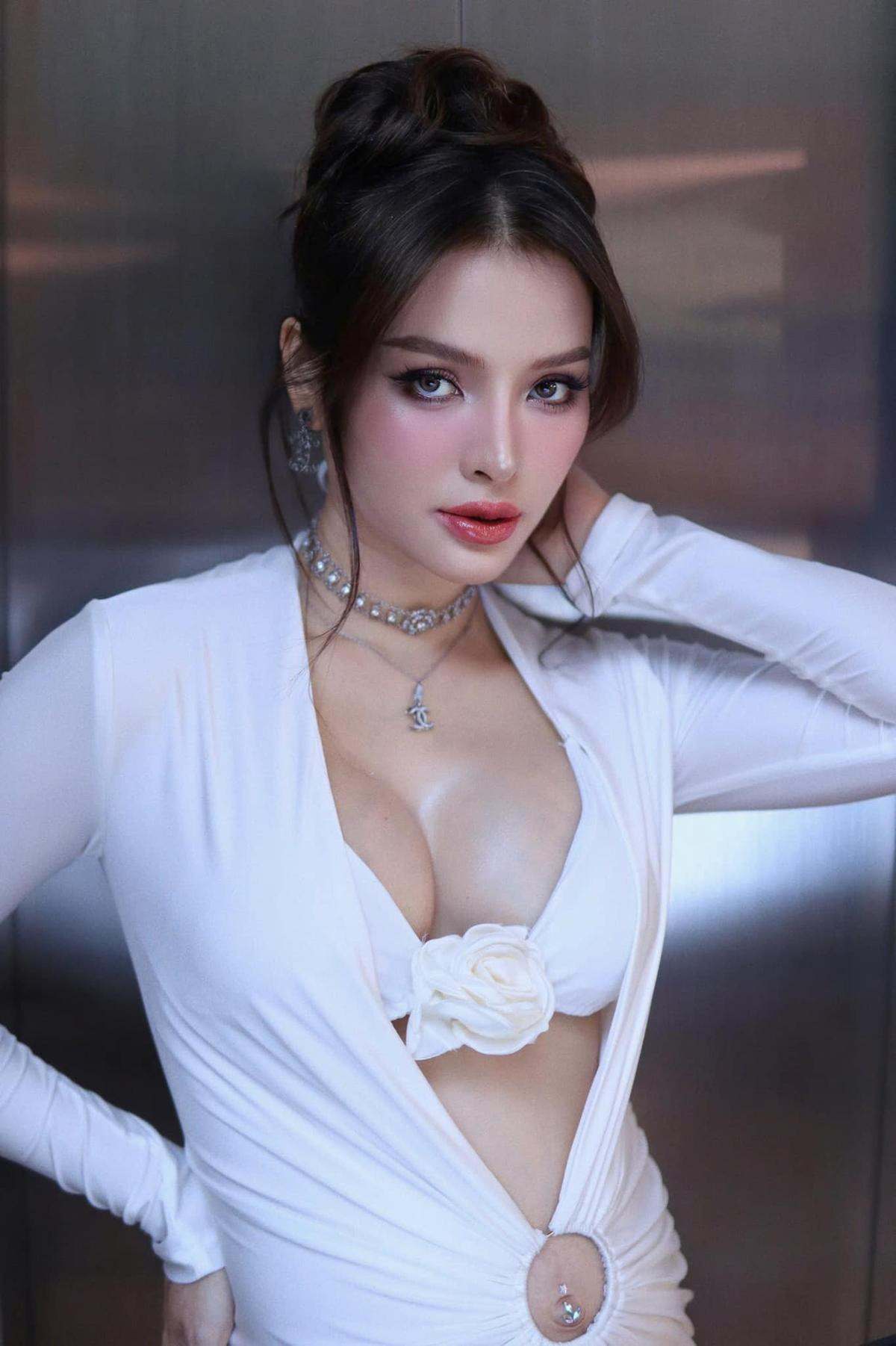 Phương Trinh Jolie chăm diện đồ hở bạo dù sắp sinh lần 3 Ảnh 3