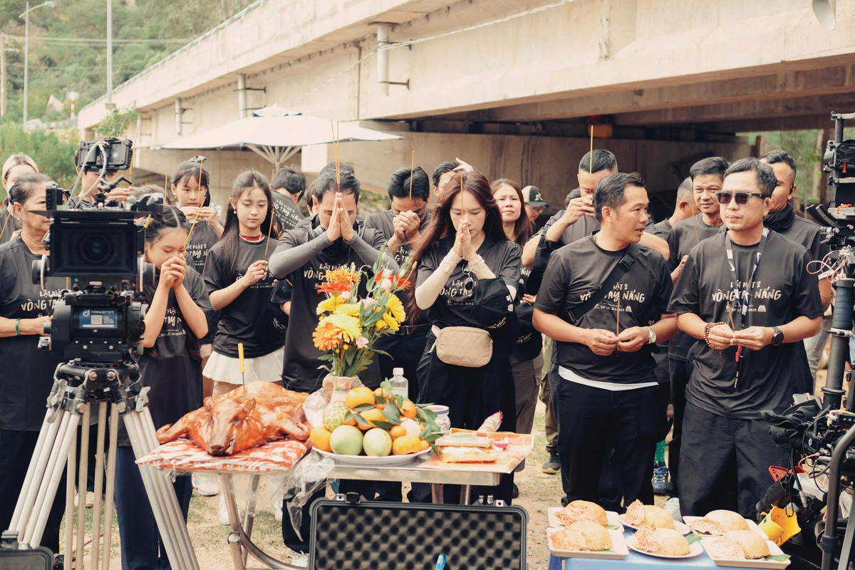 Lê Tuấn Khang lộ diện cực bảnh bao bên Lý Hải và dàn cast Lật Mặt 8 Ảnh 4
