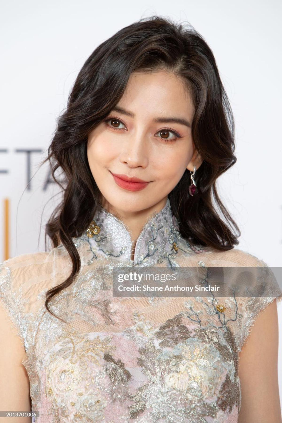 Angelababy học theo Phạm Băng Băng hoạt động ở nước ngoài sau scandal Ảnh 1