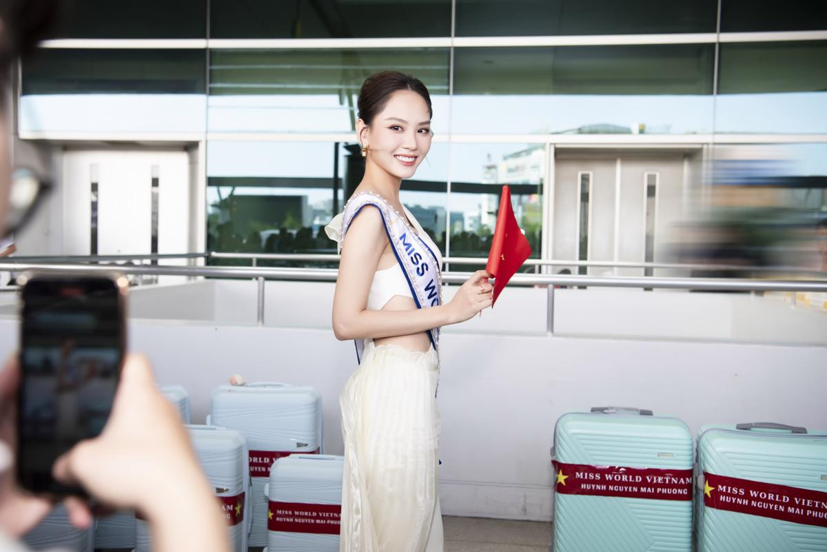 Soi gu thời trang sân bay đi thi Miss World của Mai Phương, Đỗ Thị Hà và Lương Thùy Linh Ảnh 1