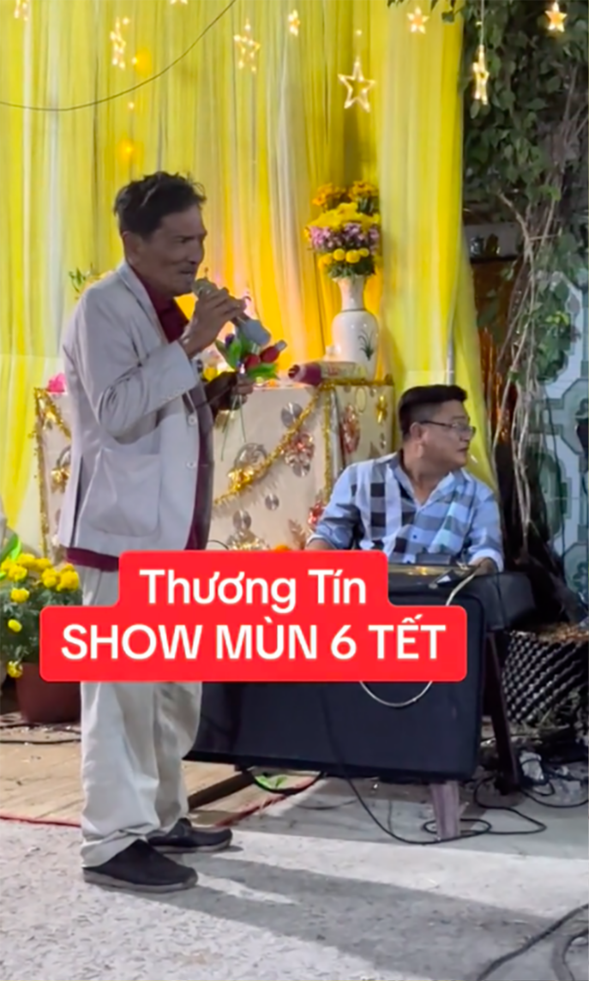 Thương Tín chạy show đầu năm, được khán giả tặng tiền nhiều cầm không xuể Ảnh 3