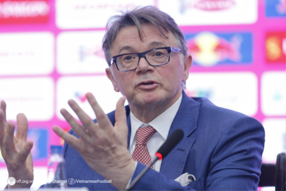 Từ chuyện KFA sa thải Klinsmann đến may mắn của HLV Troussier Ảnh 2