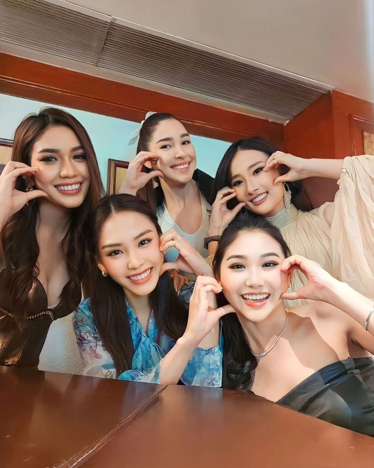 Mai Phương đọ sắc cùng đối thủ ở Miss World 2023 Ảnh 5