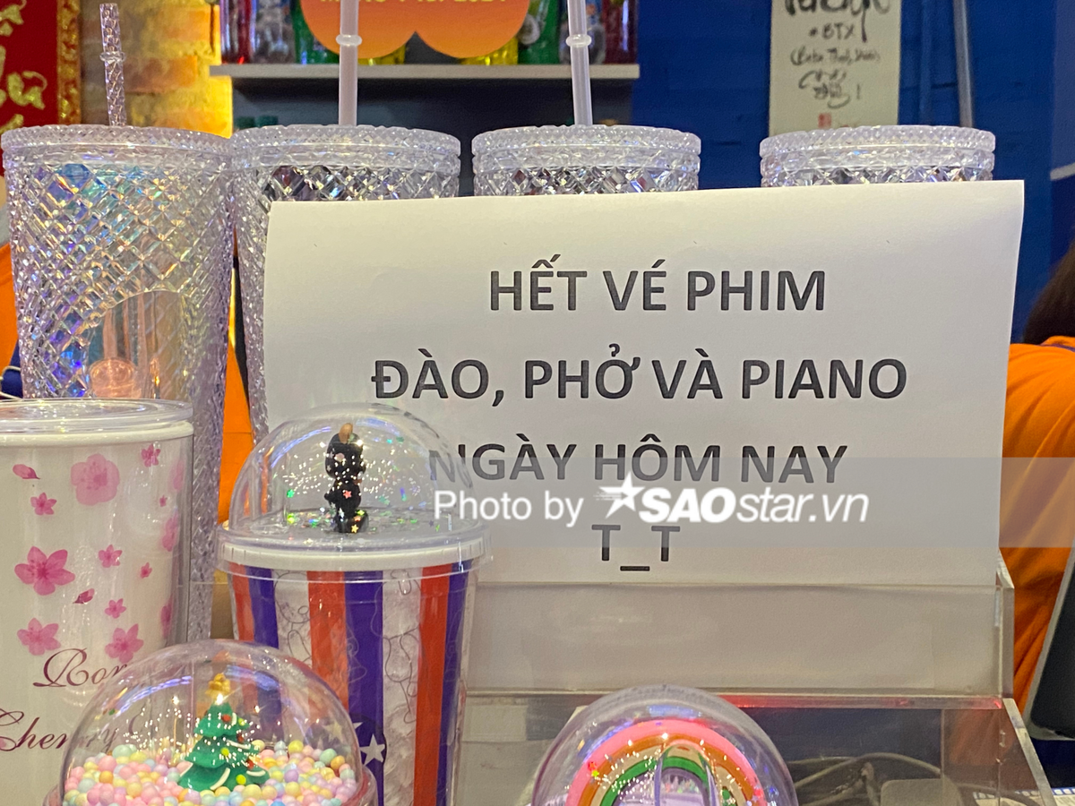 'Đào, Phở và Piano' gây 'sốt' trong ngày đầu tiên chiếu ở rạp tư nhân tại Hà Nội Ảnh 2