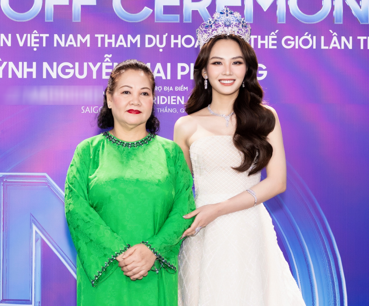 Mẹ Hoa hậu Mai Phương: 'Tôi mong con gái đem vinh quang về cho Việt Nam ở Miss World' Ảnh 1