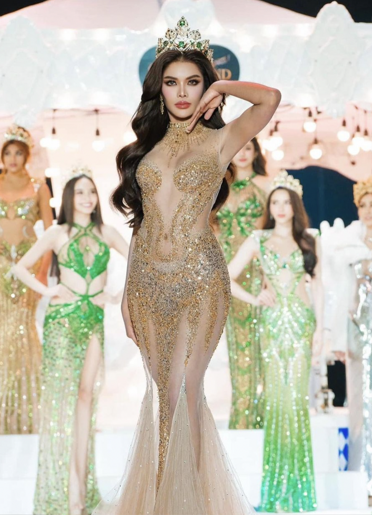 Phong cách diện đồ thiếu vải của Miss Grand Thailand 2023 gây tranh cãi Ảnh 1