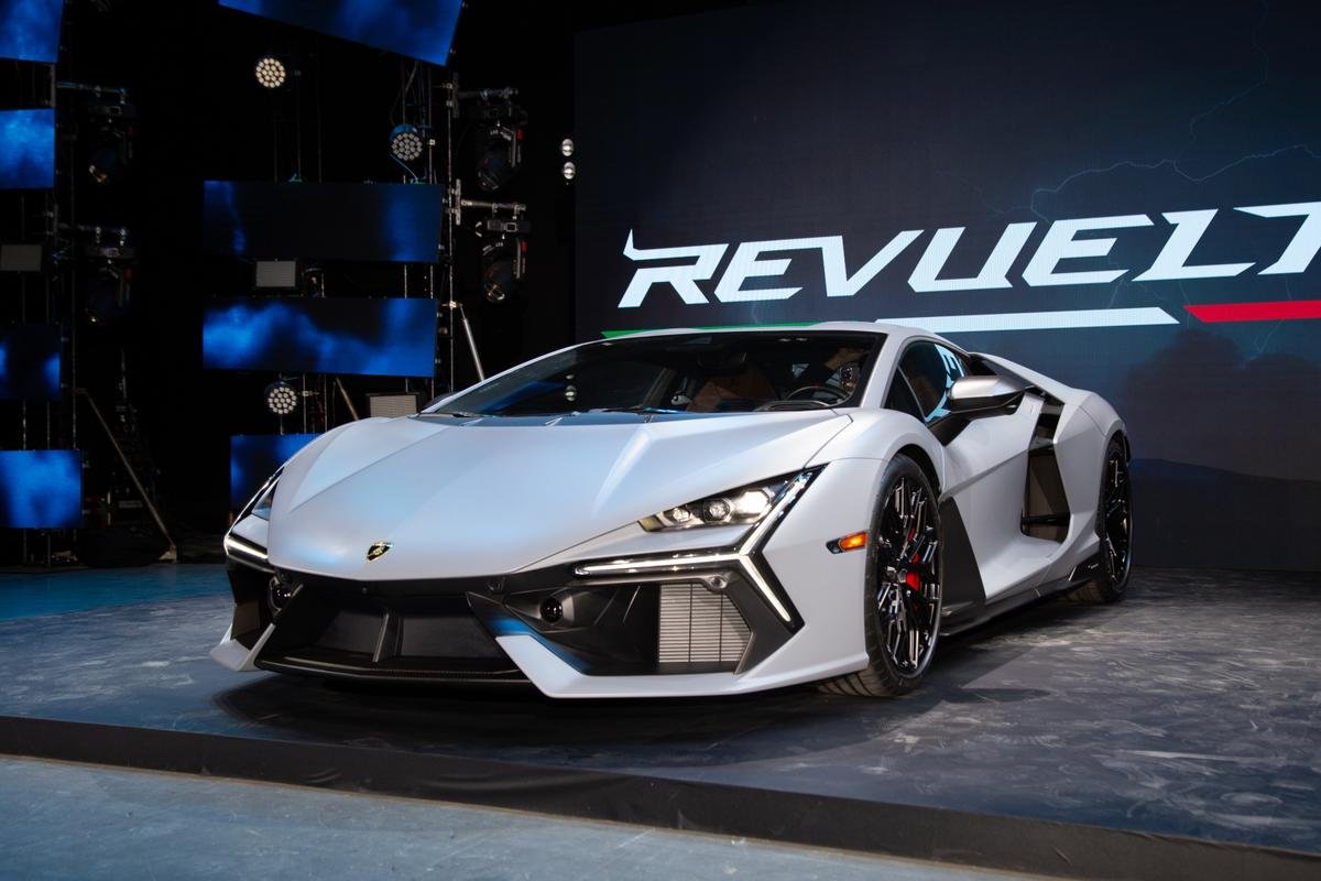 Lamborghini Revuelto ra mắt tại Việt Nam, giá từ 43,9 tỷ đồng Ảnh 1