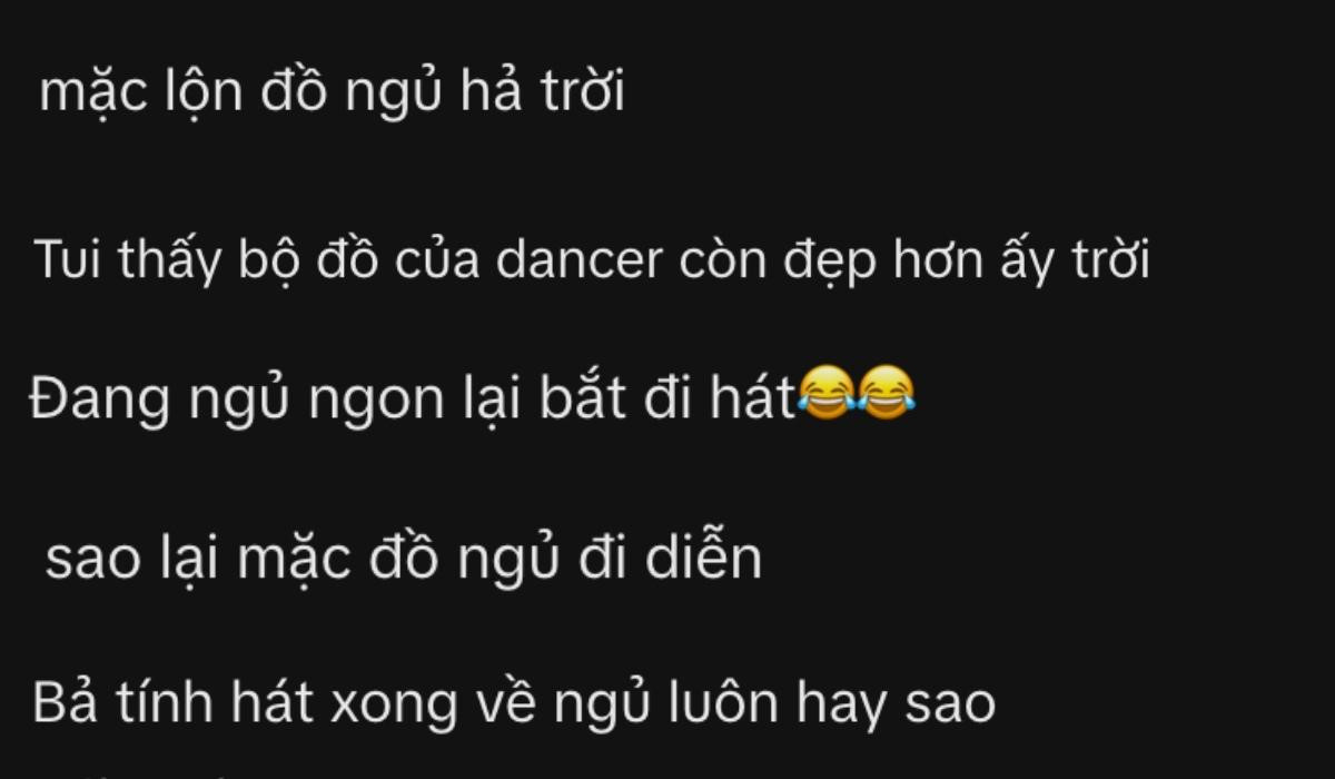 Bích Phương lần đầu hát live 'Nâng chén tiêu sầu', trang phục biểu diễn gây tranh cãi Ảnh 1