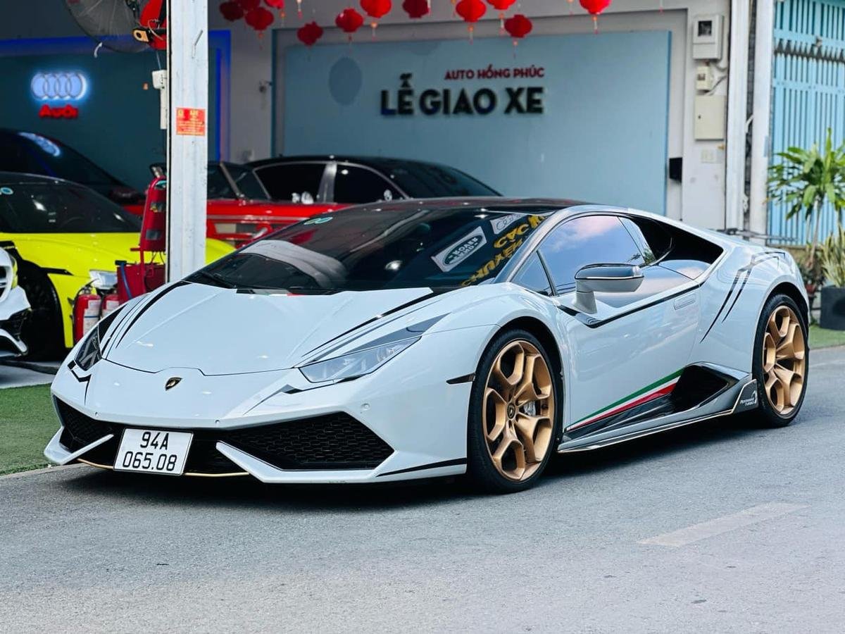 Hot TikToker Bạc Liêu thanh lý Lamborghini Huracan LP 610-4 Ảnh 1